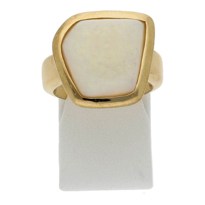 Ring mit großem Opal, Ringkopf 17,1 x 16.8 mm 750/18K